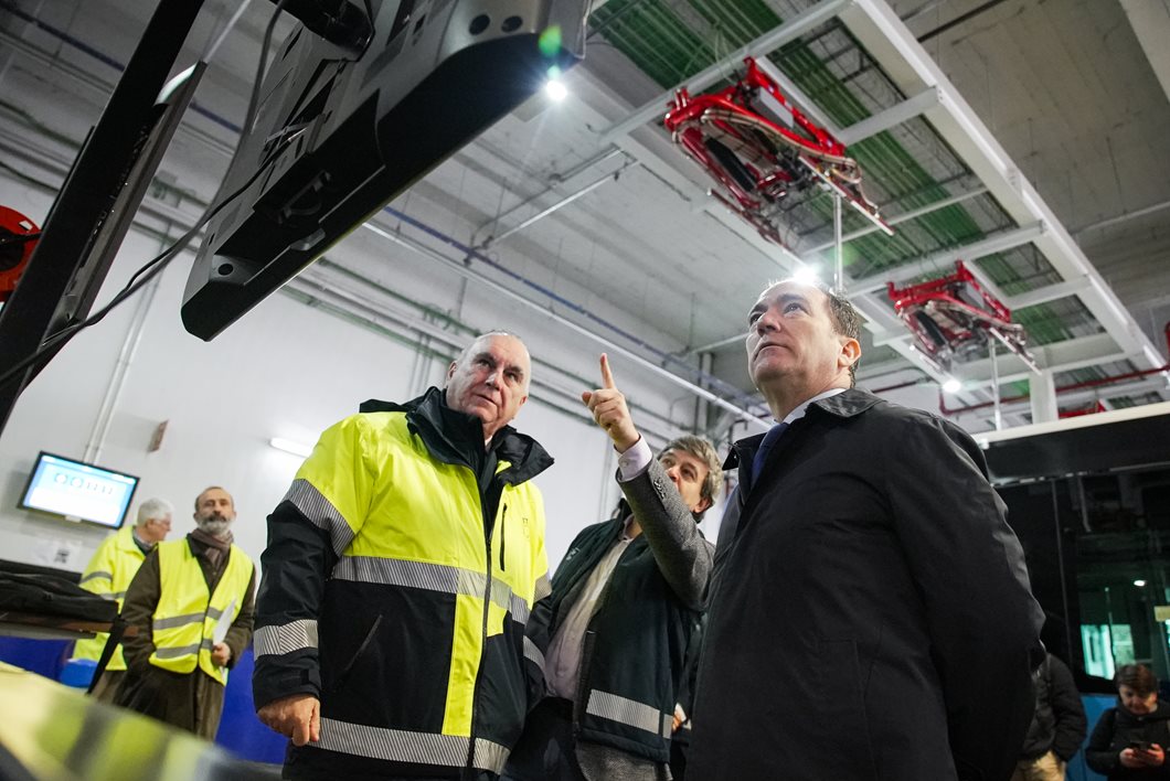 EMT Madrid avanza en su estrategia de electrificación con la nueva carga inteligente para autobuses