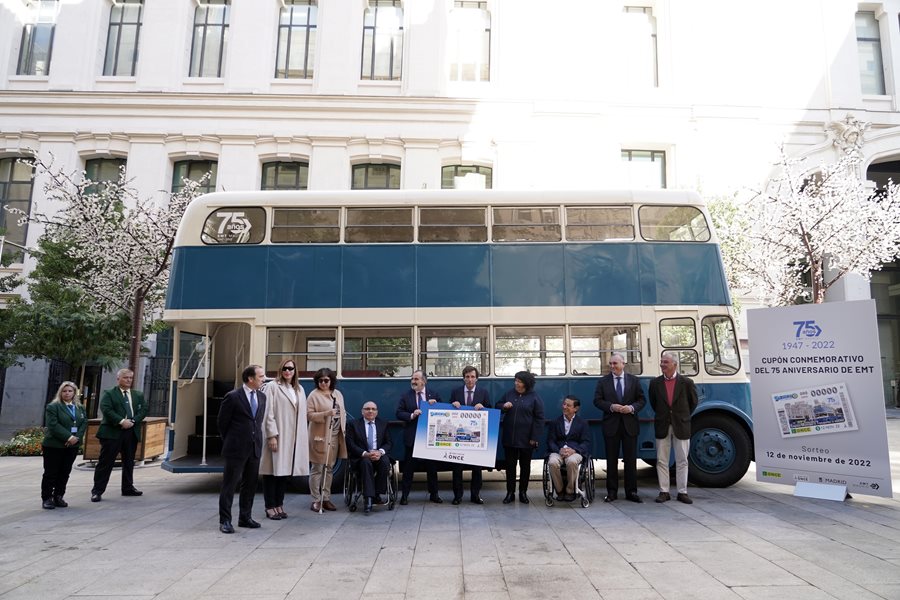 El 75º Aniversario de EMT, protagonista del cupón de la ONCE