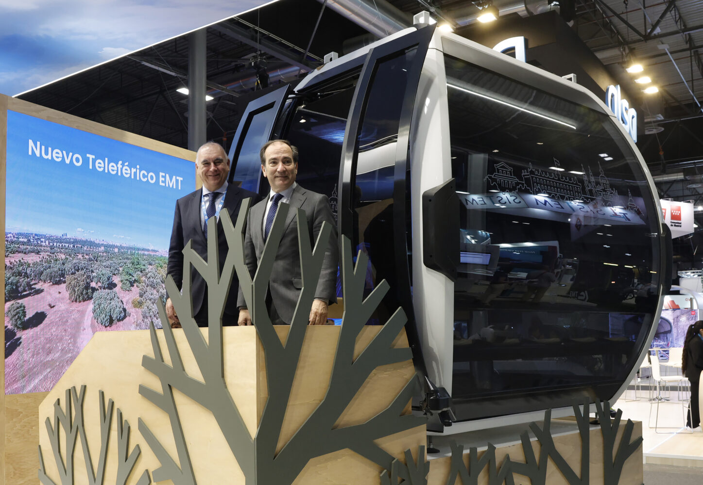 El Ayuntamiento muestra una cabina del futuro Teleférico de Madrid en el Global Mobility Call 