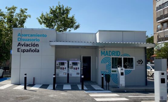 Marquesinas fotovoltaicas en el aparcamiento disuasorio de Aviación Española para el autoabastecimie