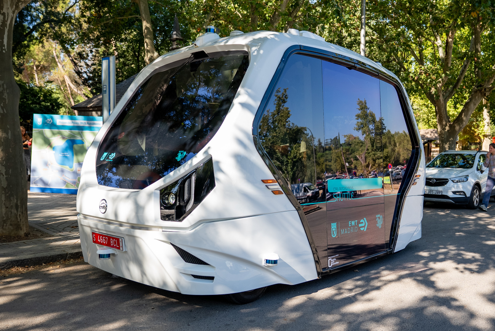 Carabante presenta el proyecto piloto de bus autónomo de EMT Madrid en la Casa de Campo 
