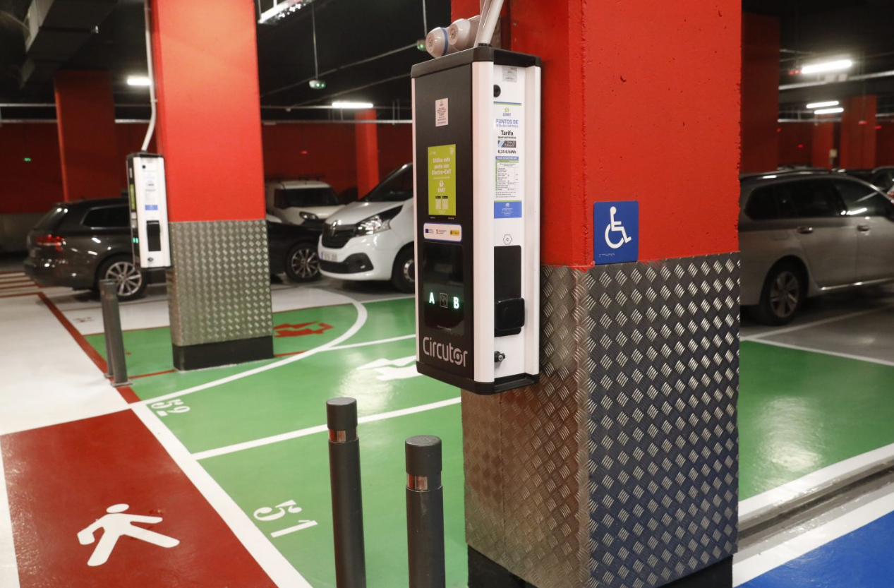 El Ayuntamiento mejora sus aparcamientos para hacerlos más accesibles y sostenibles energéticamente 
