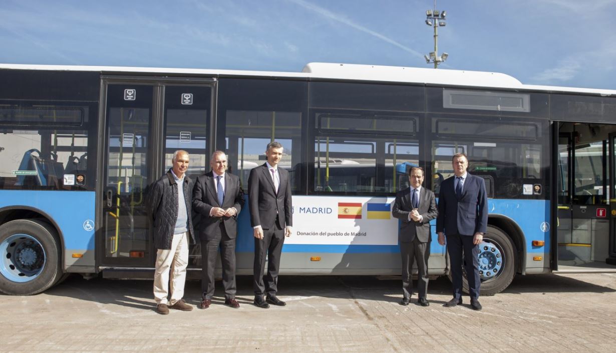 El Ayuntamiento de Madrid dona 32 autobuses de segunda mano de EMT a Ucrania 