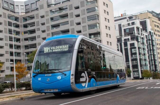 La primera línea de bus rápido de Madrid  conecta ya todo el barrio de Valdebebas  con el Hospital R