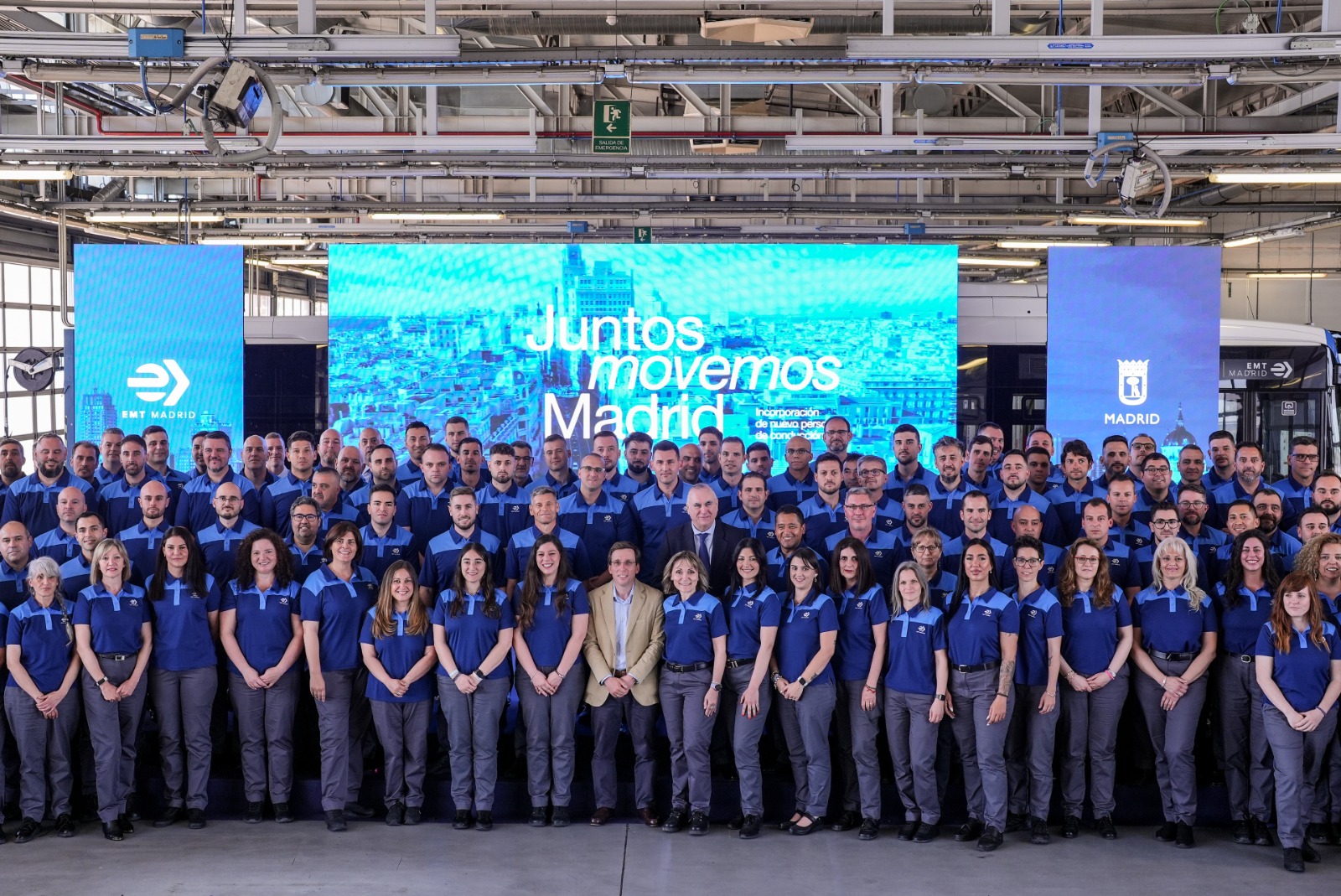 Almeida da la bienvenida a 121 nuevos conductores: “EMT es un orgullo para Madrid” 
